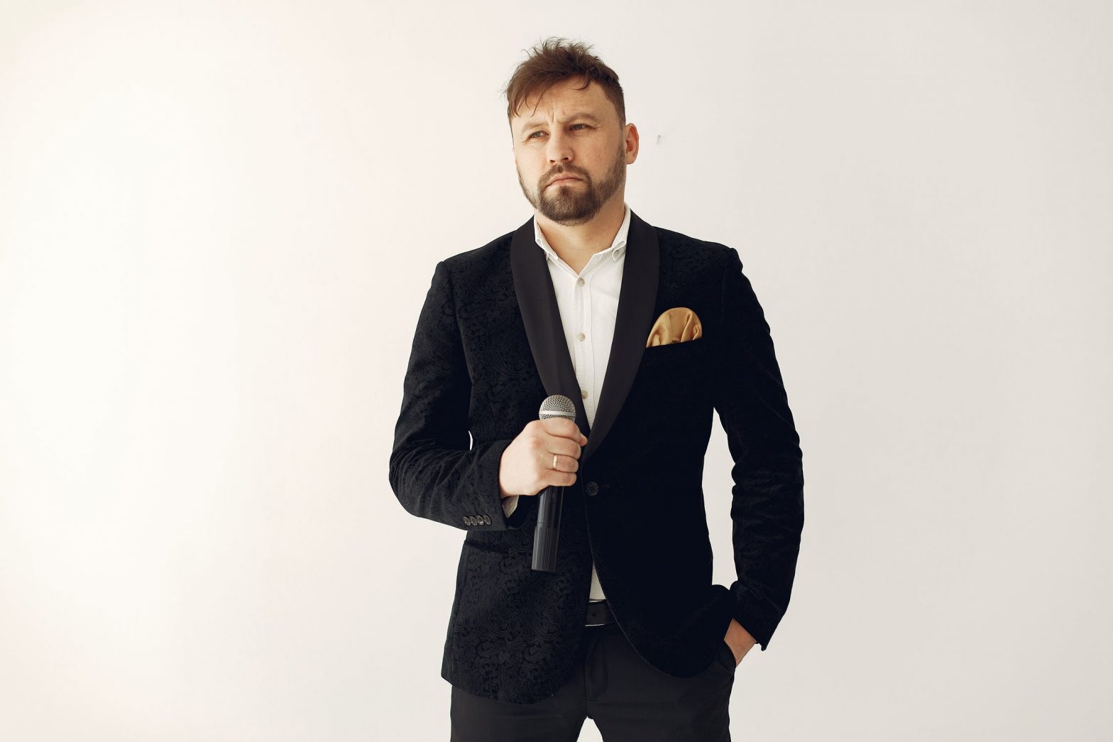  Presenter at the event. Important tips when choosing a host